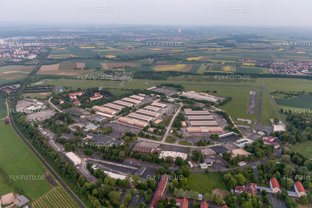 Schweinfurt, Niederwerrn ehemaliger US-Flugplatz/-Kaserne | Luftbild: Schweinfurt, Niederwerrn ehemaliger US-Flugplatz/-Kaserne in Geldersheim im Bundesland Bayern in Deutschland. Foto: IMG_099687.jpg vom 24.05.2017 durch Werner Riehm/FLY-FOTO.de - Realisiert mit Pictrs.com