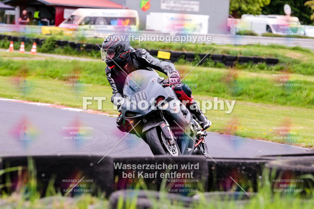MotoTeamVBK-20359 | Hier findet Ihr Bilder von Touristenfahrten auf der Nürburgring Nordschleife oder von anderen Veranstaltungen die ich besucht habe. Viel Spass beim Durch Schauen 