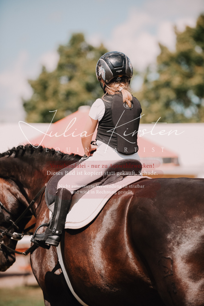 DSC_6244 | Pferde- und Turnierfotografie in Westsachsen. Pferdeportraits, Auftragszeichnungen und intuitive Kunst.