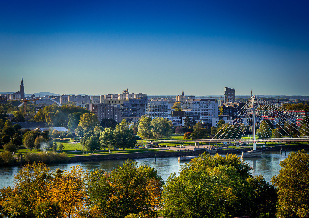 MPI_Sehenswürdigkeiten_0001 | Passerelle des Deux Rives und Straßburger Münster vom Weißtannenturm in Kehl aus - Realisiert mit Pictrs.com