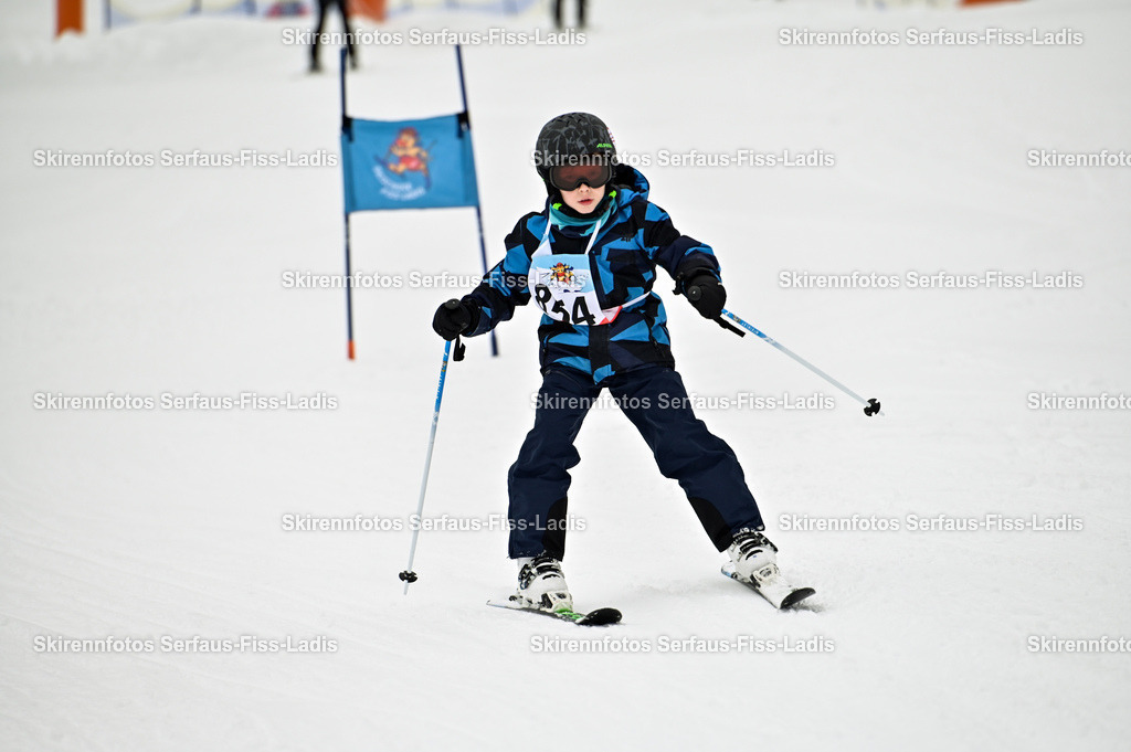 SRF_20.02.2026_1080 | Skirennfotos,Serfaus,Fiss,Ladis,Kinderskirennen,Winter,Tirol,Oberland,skirace,SFL,feelfree,weil wir's genießen,ski,Ski,skifahren,Sonnenplateau, - Realisiert mit Pictrs.com