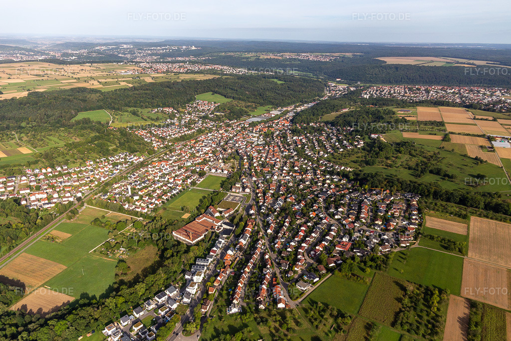 Luftbild: Ortsansicht der Straßen und Häuser der Wohngebiete in Wannweil im Bundesland Baden-Württemberg in Deutschland. Foto: IMG_008634.jpg vom 27.08.2020 durch Werner Riehm/FLY-FOTO.de