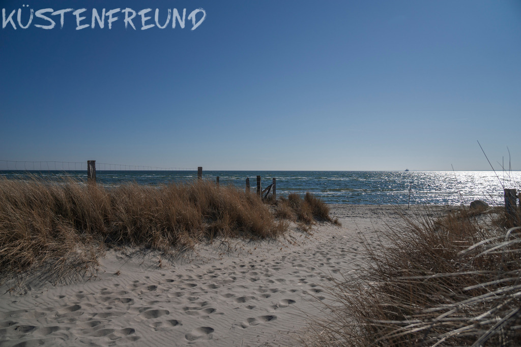 Strandweg durch Dünen an der Ostsee | Entdecke deine Lieblingslandschaft von der Küste – auf Ostsee Leinwand, Nordsee Leinwand, Alu Dibond oder Acrylglas, passend für jeden Geschmack und Raum.