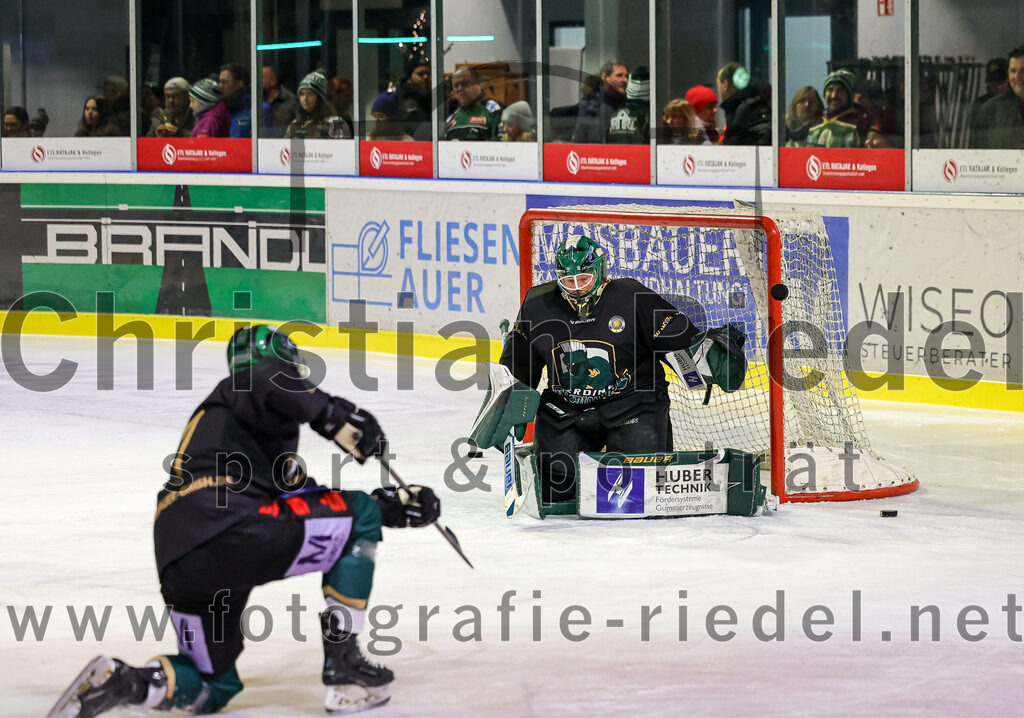 2025-12-05_036_TSV_Erding_gegen_Stuttgart_Rebels | Erding, Deutschland, 05.12.2025:Eishockey, Oberliga Süd 2025 / 2026, 23. Spieltag, TSV Erding gegen Stuttgart Rebels, Endergebnis: 5:6Torwart David Zabolotny (Erding Gladiators, #72)Foto: Christian Riedel / fotografie-riedel.net