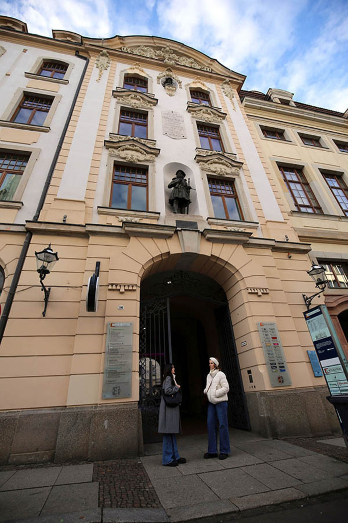 Foto: Leipzig - Kaiser-Maximilian-Denkmal | Das Team hinter BILDLEXIKON LEIPZIG bündelt historische wie aktuelle Informationen über die Stadt Leipzig in Text und Bild auf einer Plattform und stellt diese der interessierten Öffentlichkeit zur Verfügung.