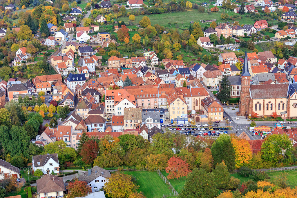 Aerial view: Av. Foch in Niederbronn-les-Bains in the state Bas-Rhin, France. – Photo: IMG_084755.jpg taken on 10/24/2015 by Werner Riehm/FLY-FOTO.com – Resolution of the original: 4874 x 3249 px