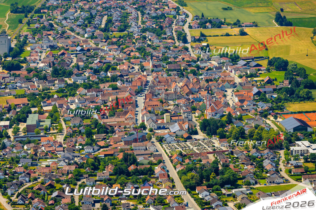 Das Luftbild zeigt : Straubinger Straße Geiselhöring - Die Luftaufnahme wurde 2023 vom UL-Flugzeug aus erstellt ( keine Drohne ) - Hochauflösende Luftaufnahme - Für grossformatige Ausdrucke geeignet. Die Geschenkidee !Mit Lizenz und Bildrechte bestellbar