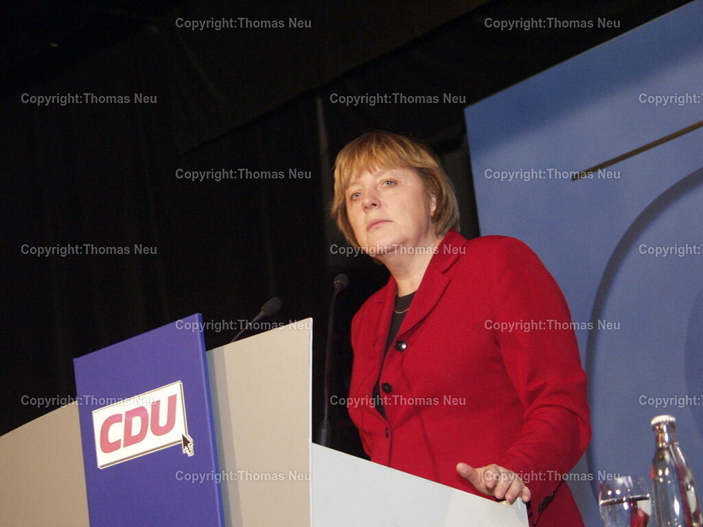 ANGELA_MERKEL_HP0103__10_ | 2003 besuchte Angela Merkel als CDU-Vorsitzende Heppenheim. Bei einem öffentlichen Auftritt sprach sie vor Bürgern und Parteimitgliedern zur politischen Lage.
