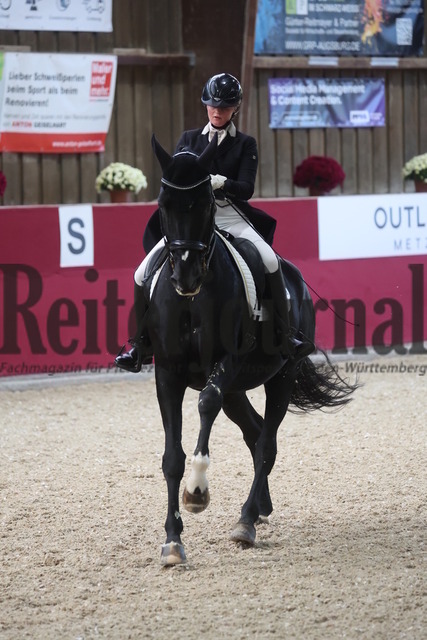 Reutlingen_2024_Prfg.Nr.03_Intermediaire II_Natalie Gauss-Ernst_Fine Emotion (20) | Alle Fotos der Reiterjournal Fotografin Doris Matthaes im Reiterjournal Online-Fotoshop. - Realisiert mit Pictrs.com