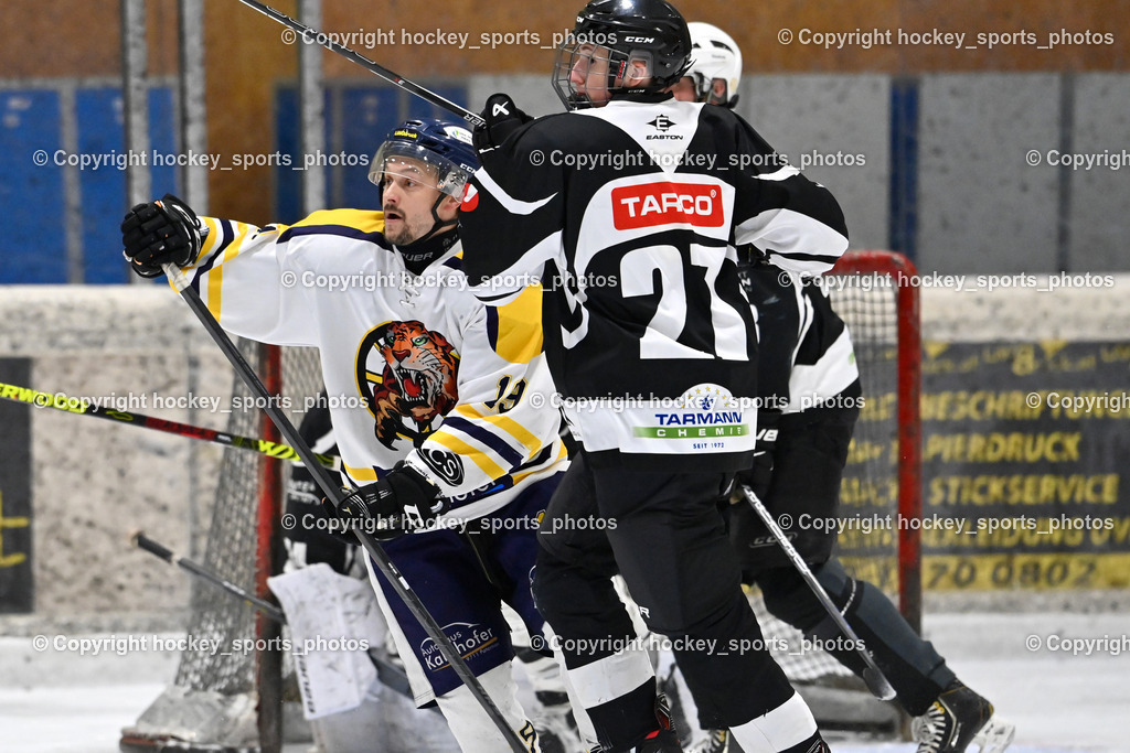EC Tigers Paternion vs. Tarco Wölfe II | #19 Kampitsch Lukas EC Tigers Paternion, #27 Wirtitsch Benjamin Tarco Wölfe II, EC Tigers Paternion vs. Tarco Wölfe II, EC Tigers Paternion vs. Tarco Wölfe II am 19.12.2024 in Spittal an der Drau (Eissportzentrum Spittal), Austria, (Photo by Bernd Stefan)