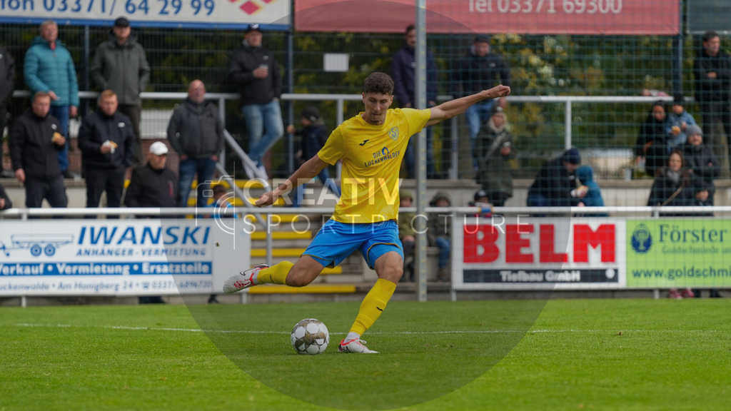 Fußball, Herren, Saison 2025/2026, Regionalliga Nordost, 11. Spieltag, FSV 63 Luckenwalde vs. FC Carl-Zeiss Jena, Samstag 05.10.2025, Werner-Seelenbinder-Stadion Luckenwalde, | Fußball, Herren, Saison 2025/2026, Regionalliga Nordost, 11. Spieltag, FSV 63 Luckenwalde vs. FC Carl-Zeiss Jena, Samstag 05.10.2025, Werner-Seelenbinder-Stadion Luckenwalde, Im Bild: Quentin Seidel (Luckenwalde) - Realisiert mit Pictrs.com