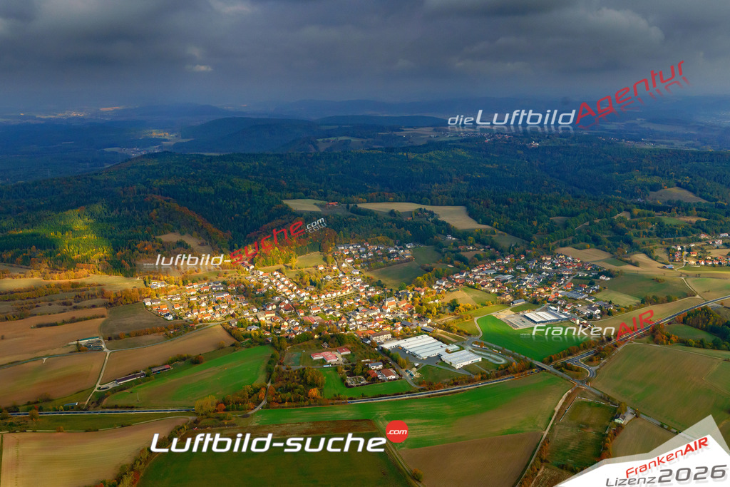 Die Luftbildaufnahme Schmoelz - Kueps wurde 2018 mittels Flugzeug (keine Drohne) erstellt. Perfekte Schärfe und Druck- Auflösung- Garantiert!