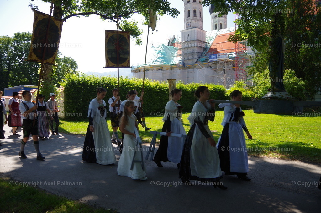 IMGP6679 | fotografiert von Axel PollmannLeonhardi Wallfahrt Benediktbeuern und Murnau, Fronleichnam, Fasching, Landschaft im Loisachtal und Benediktbeuern  - Realisiert mit Pictrs.com