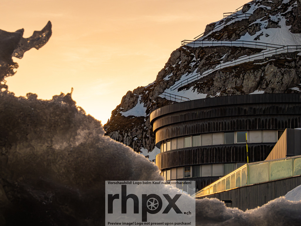 Sonnenaufgang am Pilatus | Stimmungsvolle Fotokunst aus Luzern. Erlebe den Pilatus, den See und die Stadt Luzern in exklusiven Aufnahmen in der Fotogalerie & Shop. - Realisiert mit Pictrs.com