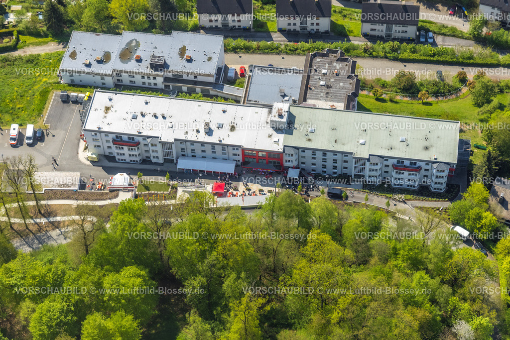 Meschede230500998 | Luftbild, DRK Seniorenzentrum Bernhard-Salzmann-Haus, DRK-Bildungsinstitut für Gesundheitsberufe, Meschede-Stadt, Meschede, Sauerland, Nordrhein-Westfalen, Deutschland