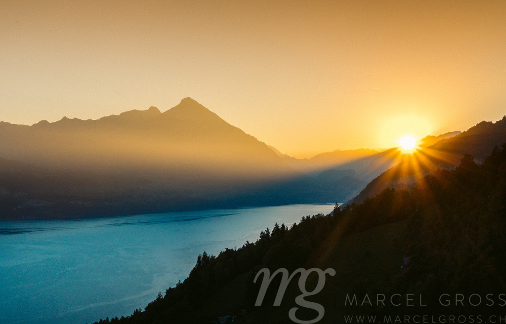 sunset at Lake Thun | sunset at Lake Thun with Mount Niesen rising in the Back of Lake Thun - Realisiert mit Pictrs.com