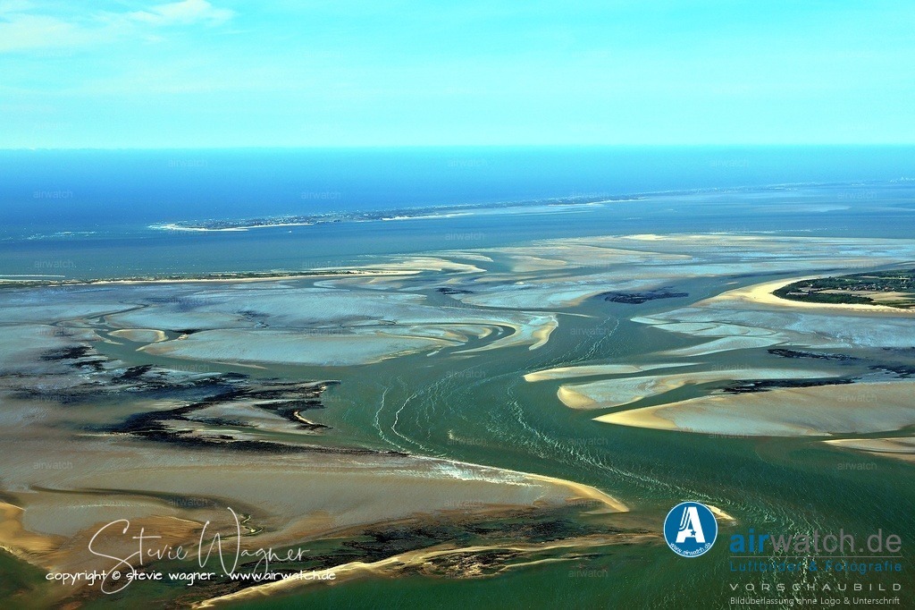 Halligen-Inseln-Weltnaturerbe-Wattenmeer-Mai-23-airwatch-wagner-240A2963 | Entdecken Sie atemberaubende Luftbilder und Fotografien auf airwatch.de - Tauchen Sie ein in eine Welt voller faszinierender Aufnahmen aus der Vogelperspektive.