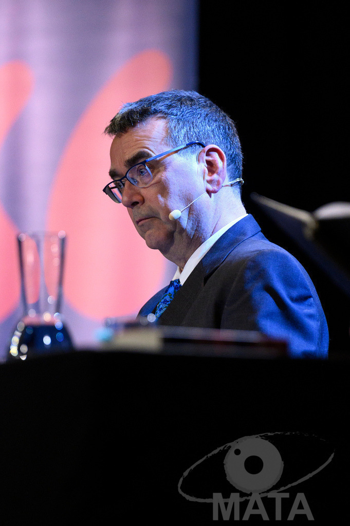 _DWA5410 | Mick Herron bei der lit.Cologne 2023 Veranstaltung 'Mick Herron erklärt die London Rules' im Ostermann-Saal. Köln, 08.03.2023 - Realisiert mit Pictrs.com