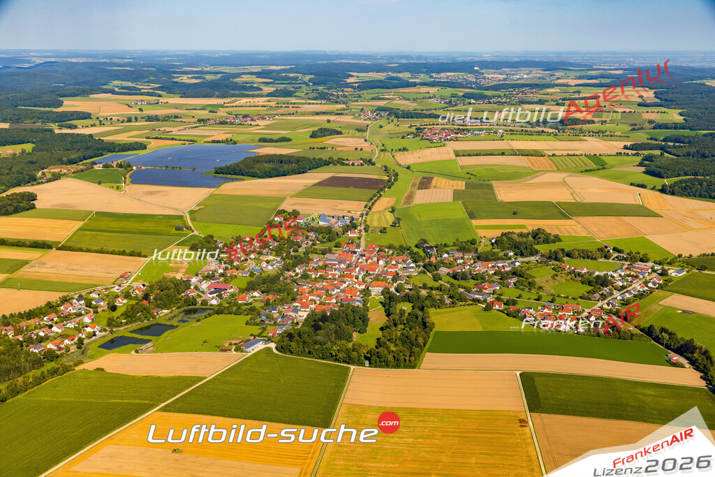 Luftaufnahme der Stadt Amerdingen - Die Luftaufnahme wurde 2025 vom UL-Flugzeug heraus erstellt ( keine Drohne ) - Hochauflösende Luftaufnahme - für professionelle Ausdrucke geeignet. Die Geschenkidee !Mit Lizenz und Bildrechte bestellbar