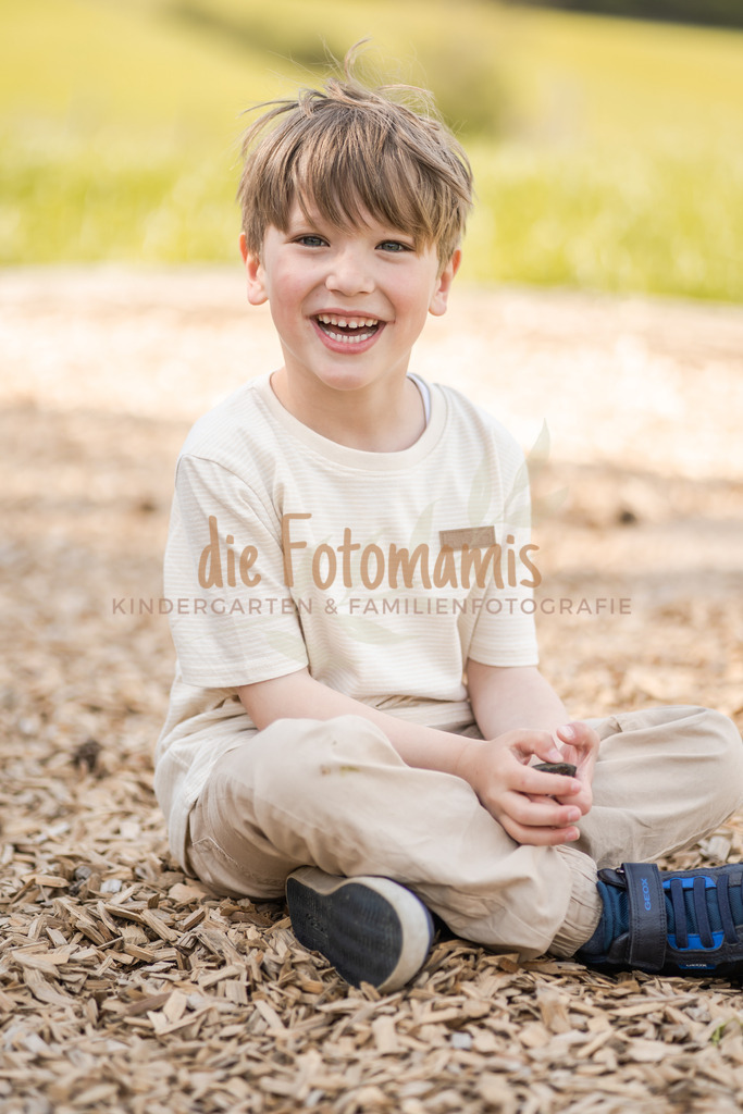 22 | Die Fotomamis – Eure Fotografen für Babybauch-, Neugeborenen-, Familien-, Kindergarten- und Hochzeitsfotografie. Mit Feingefühl, Leidenschaft & Liebe zum Detail.