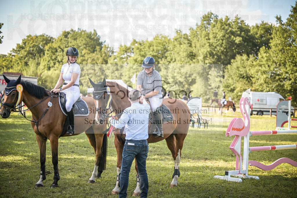 DOS_0053 | Entdecke hochwertige Reitturnierfotos von Foto Oger. Professionell, emotional und authentisch – jetzt Lieblingsmomente im Shop bestellen.Deutschlandweite Turnierfotografie. - Realisiert mit Pictrs.com