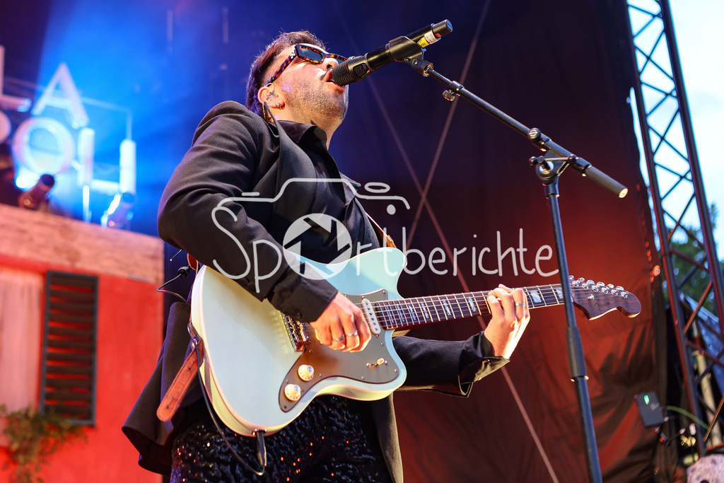 Noiesehausen | Die Band "Roy Bianco &amp; die Abbrunzati Boys" spielen beim Festival "Noisehausen" in Schrobenhausen / Im Bild Gitarrist "Die Abbrunzati Boys"