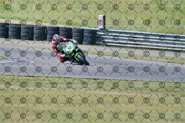 26BT02-0371 | markuskiefer.com - Realisiert mit Pictrs.com