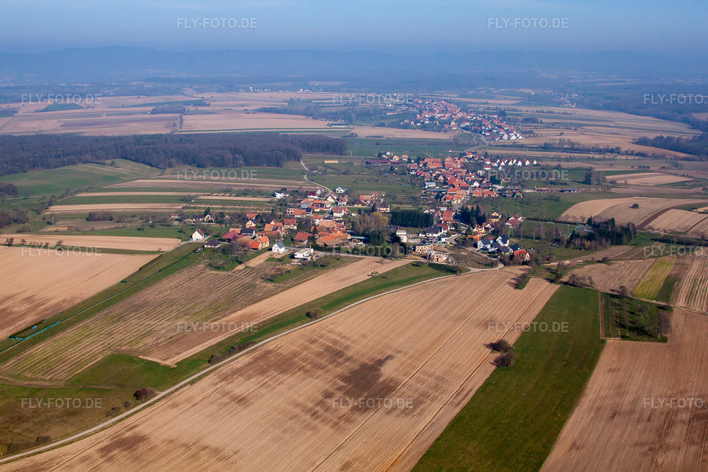 Luftbild: Ortsansicht in Eschbach im Bundesland Bas-Rhin in Frankreich. – Foto: IMG_62805.jpg vom 09.03.2014 durch Werner Riehm/FLY-FOTO.de – Auflösung des Originals: 4752 x 3168 px