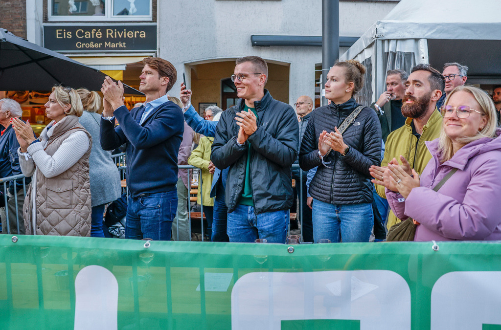 top-top.de 240913-209 | Foto, Video, Fotografie, Videografie, Fotobox, DJ, Discjockey, Musik, Musikbox, Veranstaltung, Photobooth, Amazon, Ebay, Buchtipp, Bestseller, Autor, Verlag, Buch, Wesel, Hamminkeln, NRW, Dinslaken, Rees, Drohne, Hochzeit, Party, Fotobox, Wesel, Fotograf