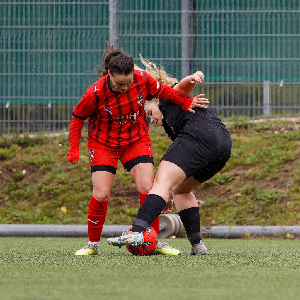 FCHHOH_251005_0155 | 1.FC Heidenheim 1846 II vs. SGM Hohenmemmingen/Sontheim, Fußball, Frauen, Bezirksliga, 2025/2026, 4. Spieltag, 05.10.2025 in Heidenheim, Kunstrasen b. Voith-Arena West(Foto: Michael Bulling) - Realisiert mit Pictrs.com