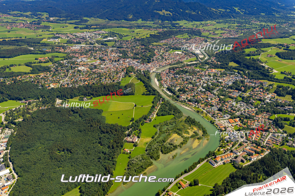 Aktuelles Luftbild von  Bad Tölz - Die Luftaufnahme wurde 2022 mittels UL-Flugzeug erstellt ( keine Drohne ) - hochauflösende Kamera-Systeme von  Canon -Beste Qualität - Für grossformatige Ausdrucke geeignet. Die Geschenkidee !