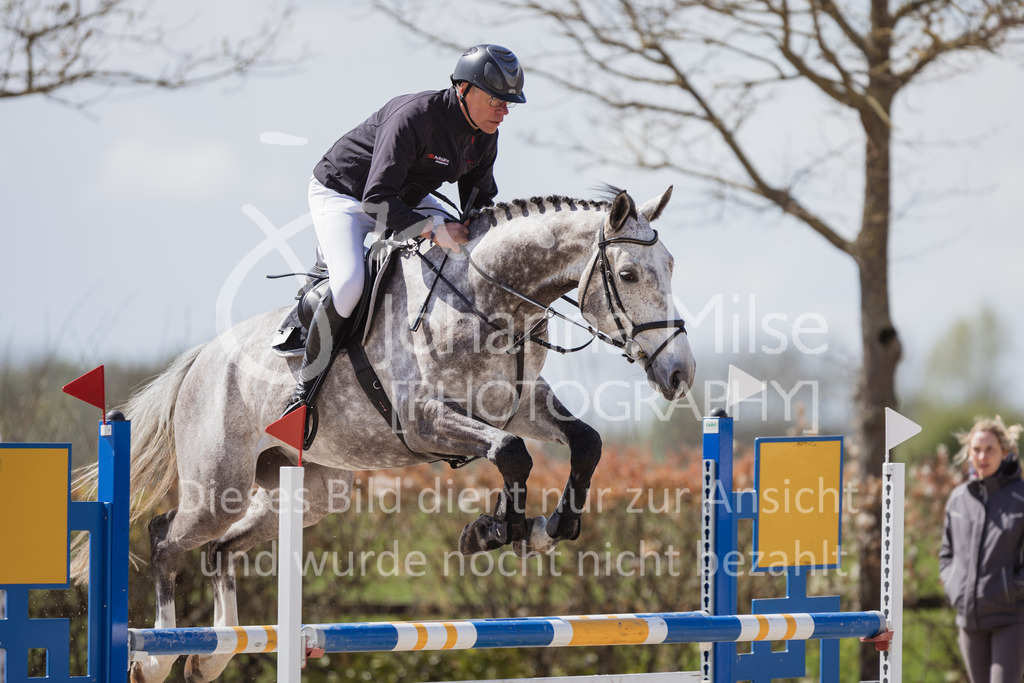 230425_Lemwerder_03SprPf-L-302 | Deine schönsten Turniermomente als professionelle Fotos! Entdecke hochwertige Pferdesport-Fotografie im Online-Shop. Jetzt Fotos finden & bestellen!