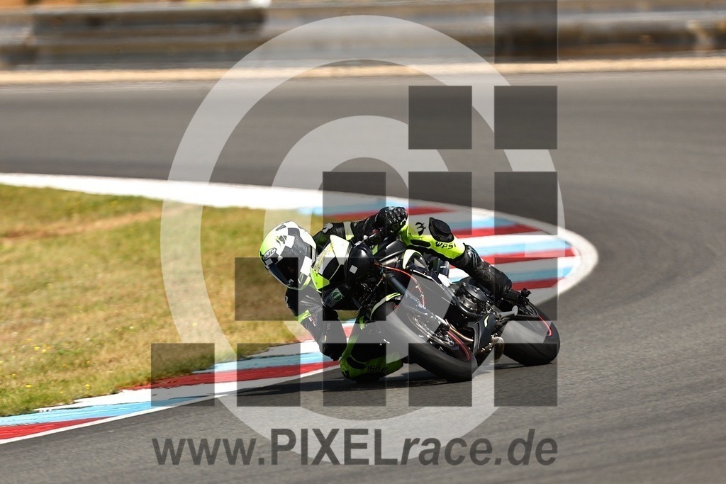 0724-20250830_06463 | Schöne Erinnerungen an spannende Momente - das festzuhalten ist unser Job. PIXELrace.de ist seit 2003 auf den Rennstrecken Europas unterwegs um die Action draußen beim Fahren und die wunderbare Stimmung imm Fahrerlager für euch einzufangen.