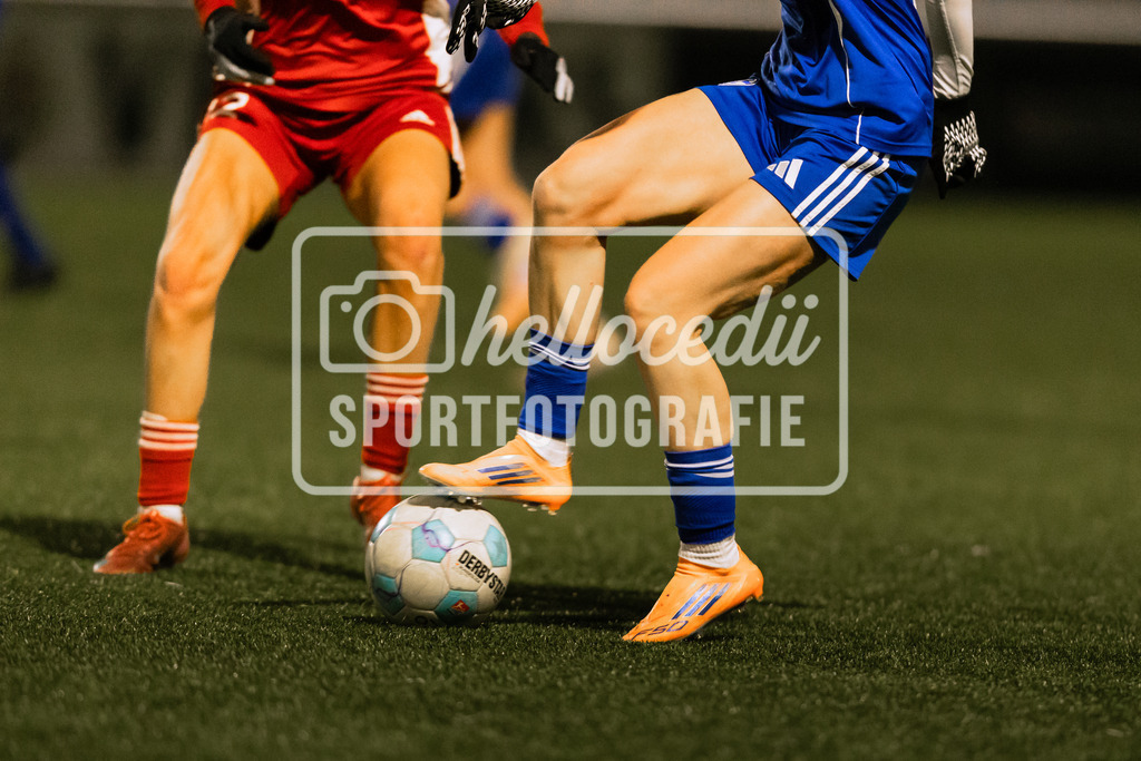 Fußball I Frauen I Saison 2025-2026 I Testspiel I FC Schalke 04 - SpVg Aurich I 14.02.2026-077 | Aylin Rewohl (27, SpVg Aurich) Laura Radke (10, FC Schalke 04) - Realisiert mit Pictrs.com
