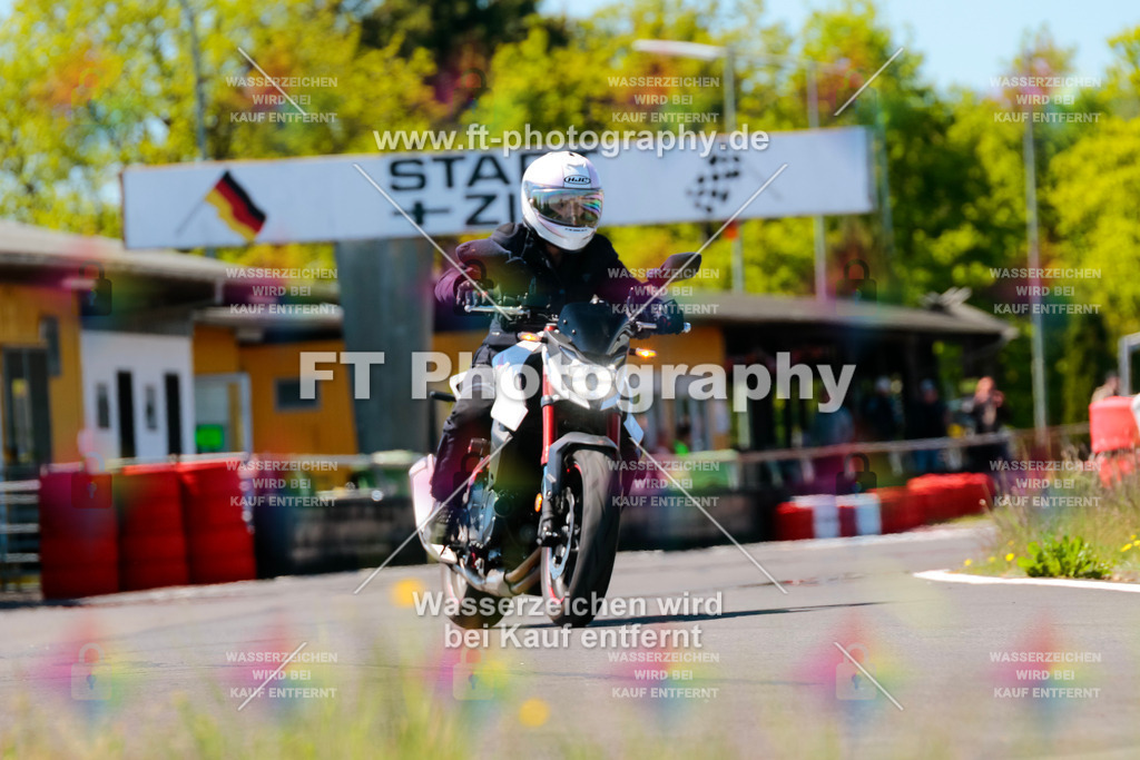 Moto-TeamOBK-22336 | Hier findet Ihr Bilder von Touristenfahrten auf der Nürburgring Nordschleife oder von anderen Veranstaltungen die ich besucht habe. Viel Spass beim Durch Schauen 