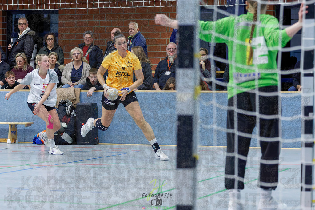 Frauen Oberliga Mitte (HHV); HSG Eibelshausen/Ewersbach - HSG Wettenberg II | Frauen Oberliga Mitte (HHV); HSG Eibelshausen/Ewersbach - HSG Wettenberg II am 13.12.2025 in Steinbrücken (Sporthalle am Hammerweiher)Photo © 2025 - Jörg Heinrich - Realisiert mit Pictrs.com