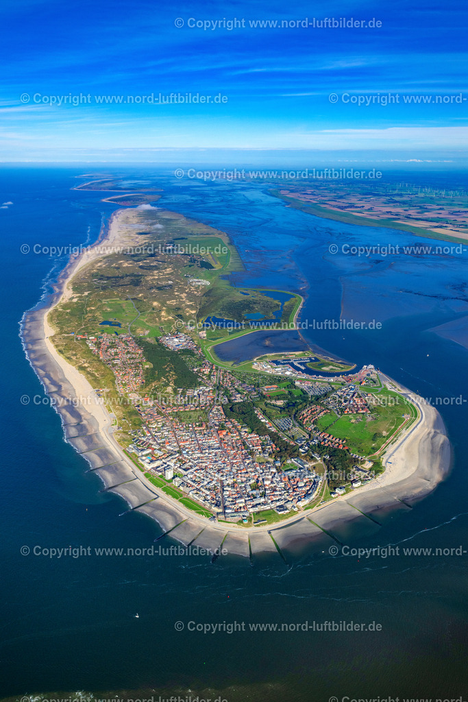 Norderney_ELS_9612160823 | NORDERNEY 16.08.2023 Küstenbereich der der Nordsee - Insel in Norderney im Bundesland Niedersachsen, Deutschland. Weiterführende Informationen bei: Staatsbad Norderney GmbH. // Coastal area of North Sea - Island in Norderney in the state Lower Saxony, Germany. Further information at: Staatsbad Norderney GmbH. Foto: Martin Elsen