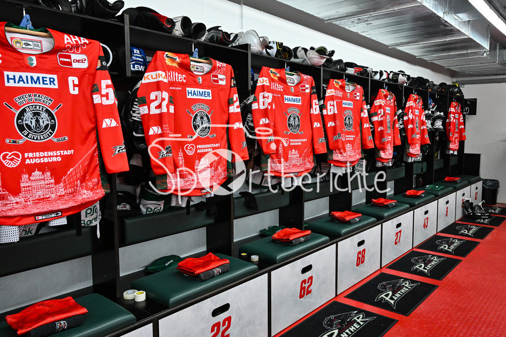 Augsburger Panther - Grizzlys Wolfsburg | Die Augsburger Panther spielen heute in Sondertrikots - Hockey is Diversitiy / Symbolbild / DEL: Augsburger Panther - Grizzlys Wolfsburg; Curt Frenzel Stadion am 10.10.2025