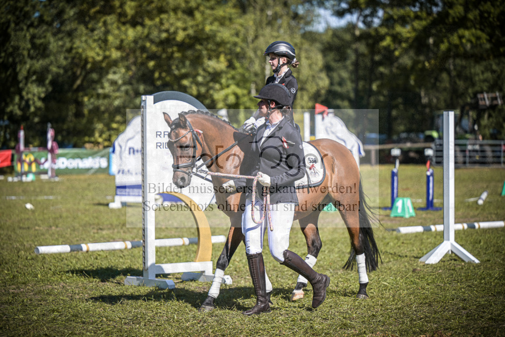 DOS_0271 | Entdecke hochwertige Reitturnierfotos von Foto Oger. Professionell, emotional und authentisch – jetzt Lieblingsmomente im Shop bestellen.Deutschlandweite Turnierfotografie. - Realisiert mit Pictrs.com