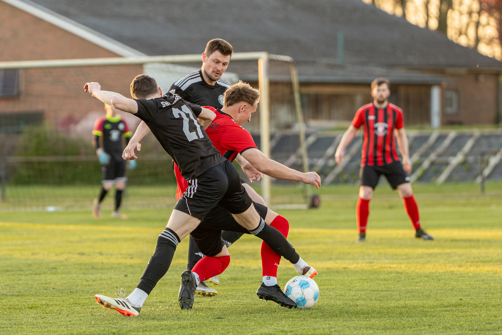 Fußball I Herren I Saison 2025-2026 I Bezirksliga Weser-Ems 4 I 23. Spieltag I TuS Frisia Goldenstedt - SW Osterfeine I 08263 | jns.sportfotos - Realisiert mit Pictrs.com