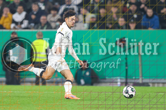 Borussia Mönchengladbach vs Karlsruher SC - DFB-Pokal 2. Runde | Mönchengladbach, Deutschland, 28.10.25:   Jens Castrop (Borussia Mönchengladbach) in Aktion am Ball, Einzelaktion waehrend des Spiels der DFB-Pokal 2. Runde zwischen Borussia Mönchengladbach vs Karlsruher SC im Stadion im Borussia Park(Foto von Brauer-Fotoagentur / Adrian Schlueter)