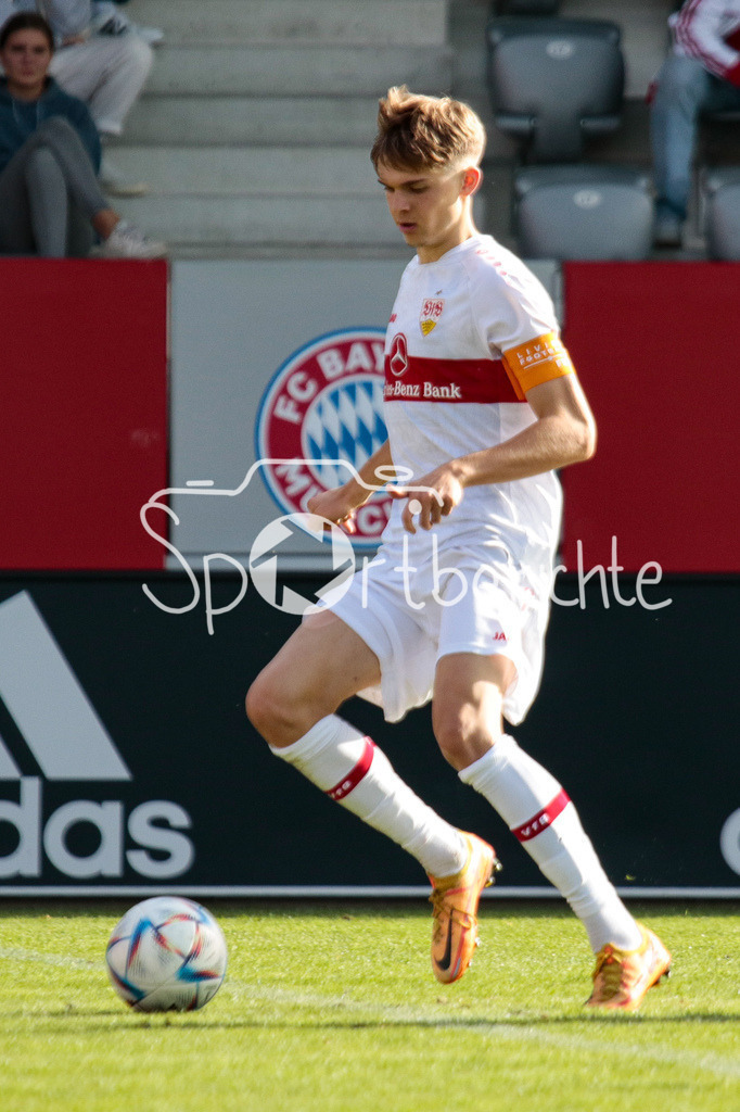 FC Bayern Muenchen U19 - VfB Stuttgart U19 | Professionelle Sportfotos aus den Bereichen Fußball, Eishockey, Handball und vieles mehr. Ob Sieg oder Niederlage