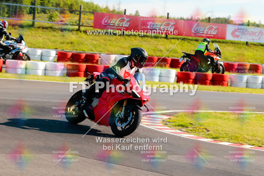 Moto-TeamOBK-21079 | Hier findet Ihr Bilder von Touristenfahrten auf der Nürburgring Nordschleife oder von anderen Veranstaltungen die ich besucht habe. Viel Spass beim Durch Schauen 