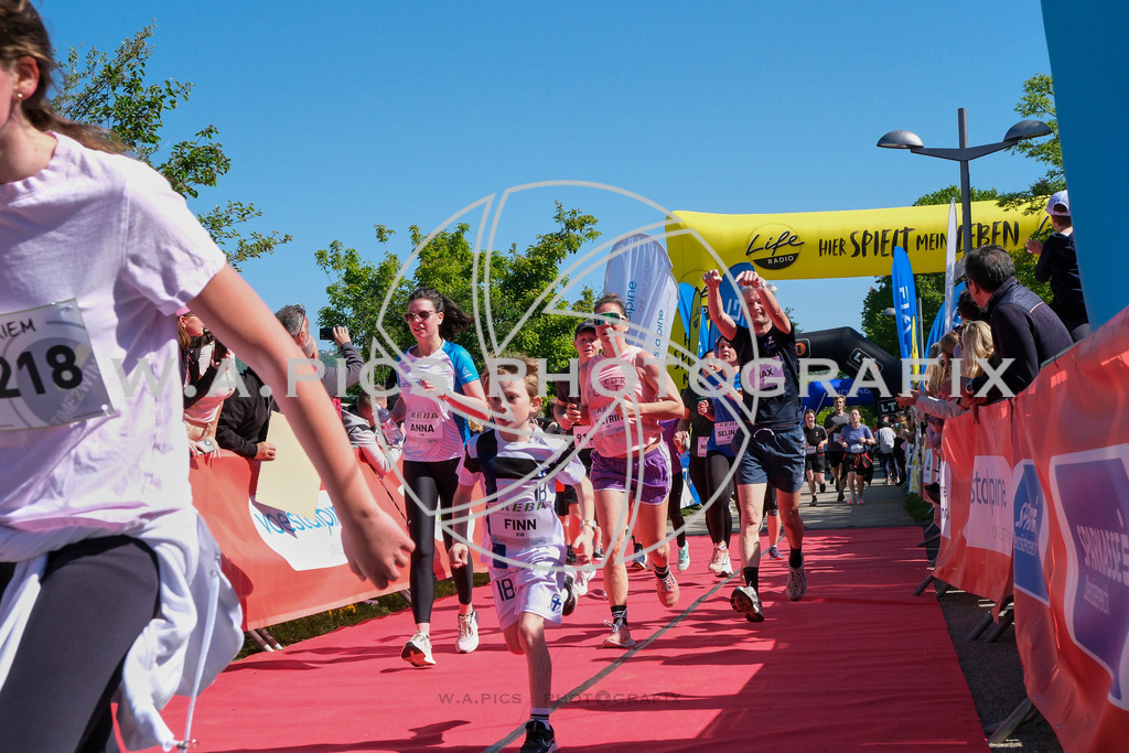 ..... | LINZ,AUSTRIA,27.April 24, Int. 3 Brückenlauf Linz  , Image shows: Photo: WAPICS / Michael ring