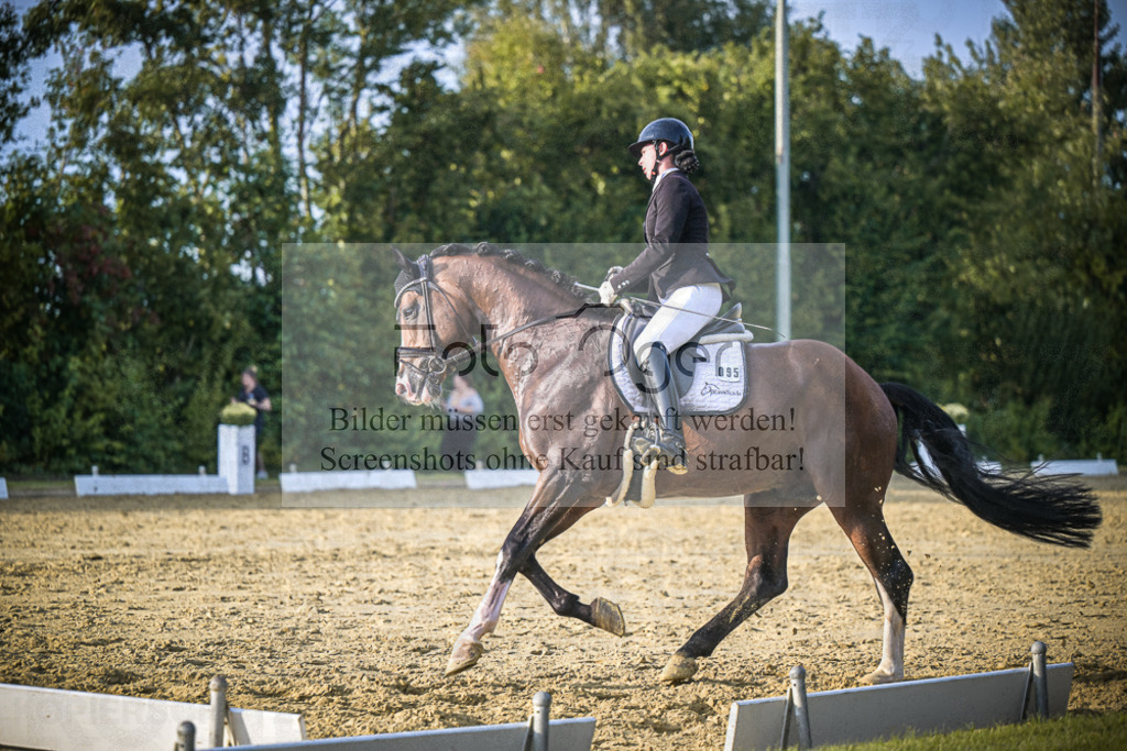 DOS_1779 | Entdecke hochwertige Reitturnierfotos von Foto Oger. Professionell, emotional und authentisch – jetzt Lieblingsmomente im Shop bestellen.Deutschlandweite Turnierfotografie. - Realisiert mit Pictrs.com