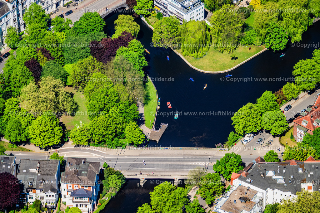 Hamburg_Winterhude_Anleger_Streekbrücke_ELS_3582010525 | HAMBURG 01.05.2025 Fluß - Brückenbauwerk zur Überquerung am Isebekkanal entlang der Heilwigstraße im Ortsteil Eppendorf in Hamburg, Deutschland. // River - bridge construction at the Isebekkanal along the Heilwigstrasse in the district Eppendorf in Hamburg, Germany. Foto: Martin Elsen