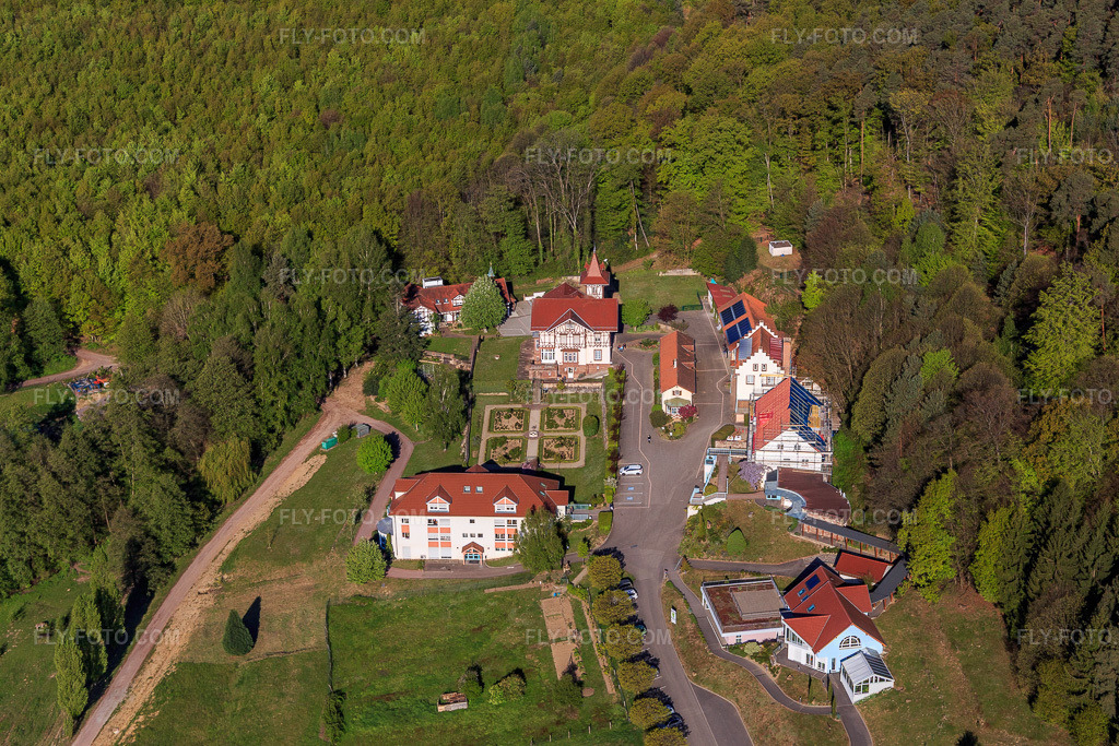 Aerial view: Marienbronn district with Association Sante Et Sobriete in Lobsann in the state Bas-Rhin, France. – Photo: IMG_099340.jpg taken on 04/30/2017 by Werner Riehm/FLY-FOTO.com – Resolution of the original: 5132 x 3421 px – SMRA Marienbronn - Fédération de Charité - Caritas Alsace - se libérer des conduites addictives