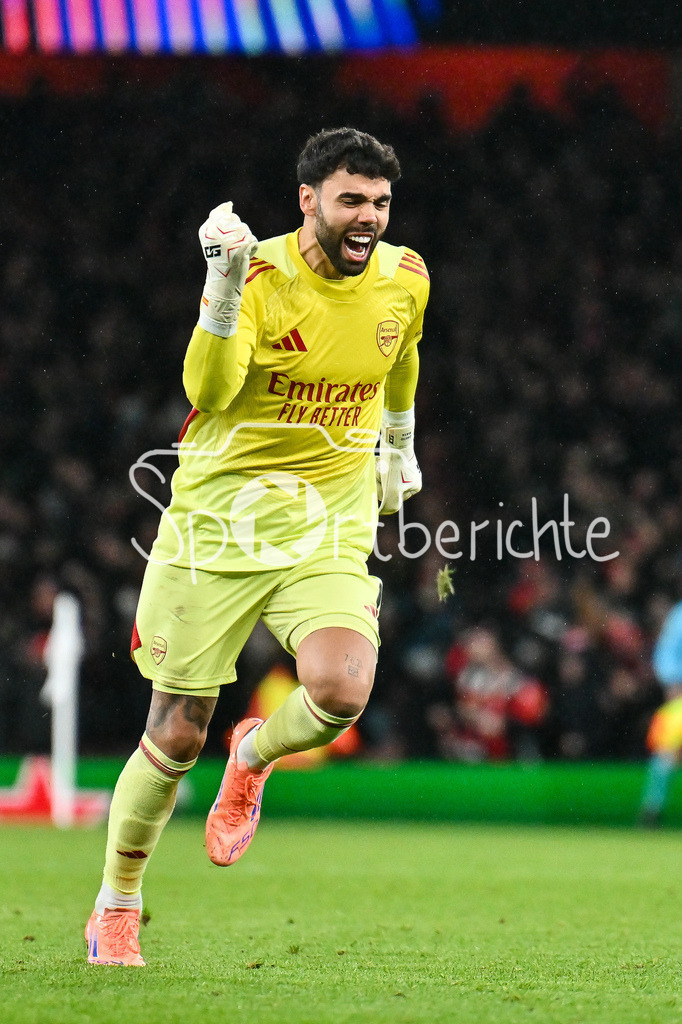 Arsenal FC - FC Bayern München | LONDON, ENGLAND - 26. NOVEMBER: Jubel von David RAYA (Arsenal FC 1) nach dem Treffer zum 2-1 durch Noni MADUEKE (Arsenal FC 20) / Tor / Torschuetze / Freude / Happy beim Ligaspiel zwischen Arsenal London und dem FC Bayern München am 5. Spieltag der UEFA Champions League im Emirates Stadium am 26.11.2025