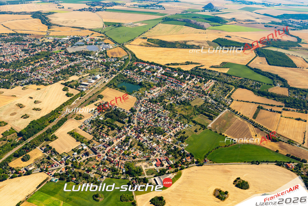 Das Luftbild der Stadt Benndorf wurde 2022 vom Flugzeug heraus erstellt (keine Drohnen-Aufnahmen) Aufnahmehöhe ca.450 Meter- hohe Bildauflösung und Druck-Qualität. Garantiert!