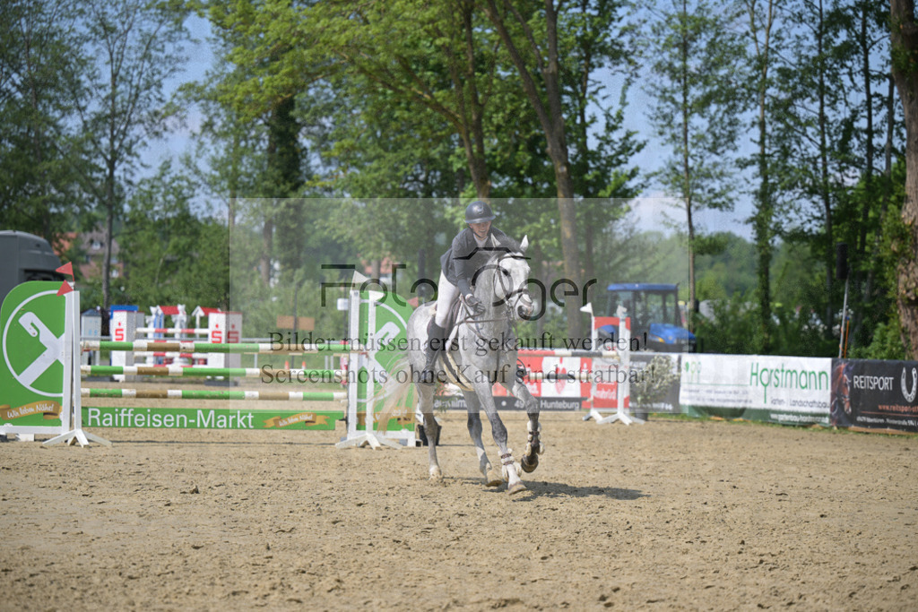 DOS_8903 | Entdecke hochwertige Reitturnierfotos von Foto Oger. Professionell, emotional und authentisch – jetzt Lieblingsmomente im Shop bestellen.Deutschlandweite Turnierfotografie. - Realisiert mit Pictrs.com